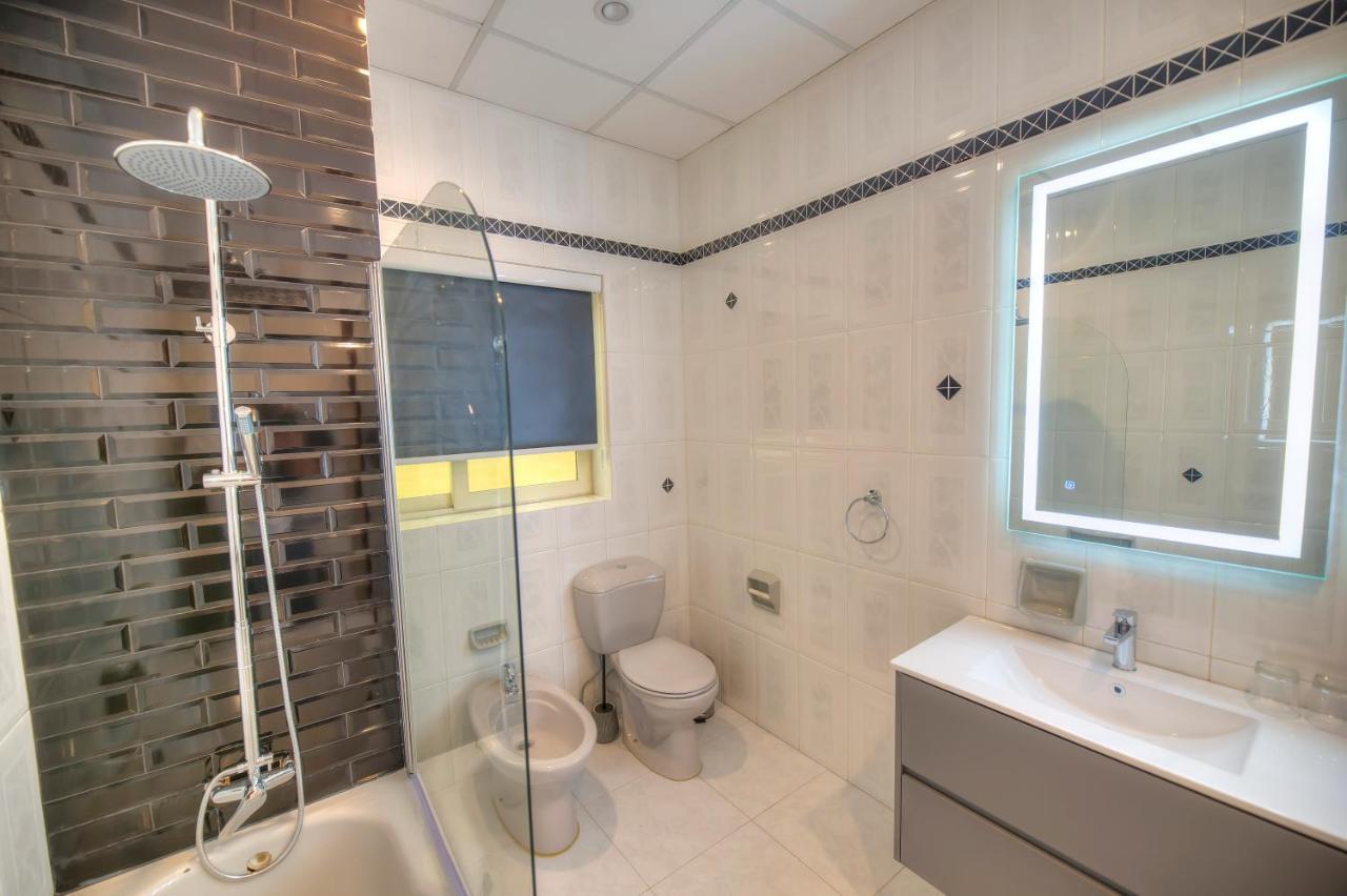 Beautifully Furnished Seafront 4 Bedrooms Goslm-4 Sliema Kültér fotó