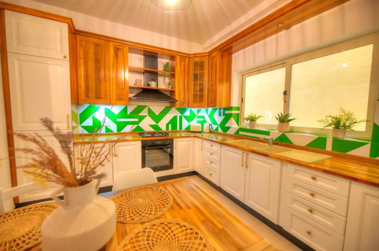 Beautifully Furnished Seafront 4 Bedrooms Goslm-4 Sliema Kültér fotó