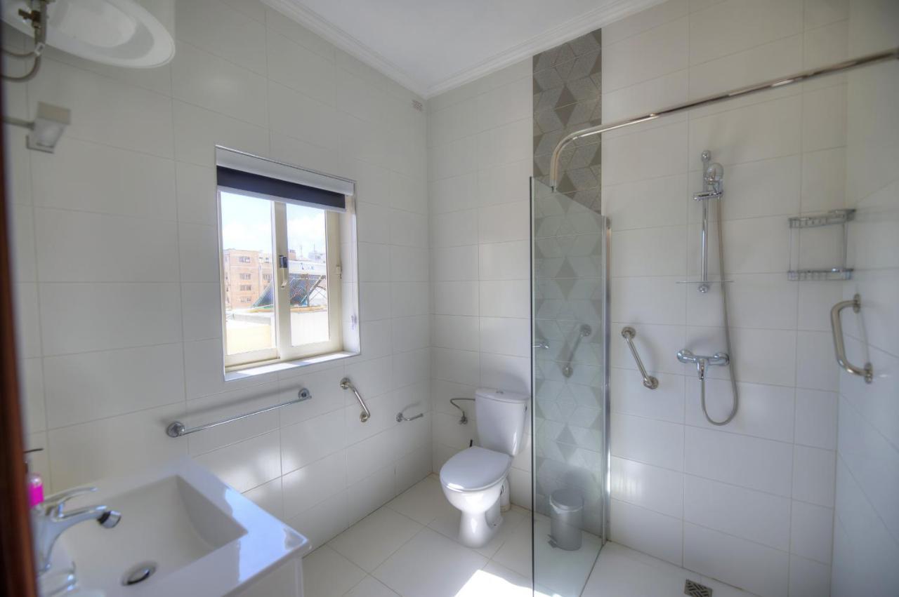 Beautifully Furnished Seafront 4 Bedrooms Goslm-4 Sliema Kültér fotó