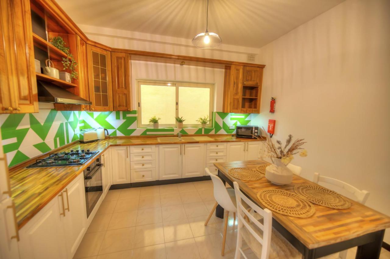 Beautifully Furnished Seafront 4 Bedrooms Goslm-4 Sliema Kültér fotó